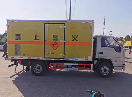 清江浦爆破器材运输车工人安全操作规范与智能技术保障